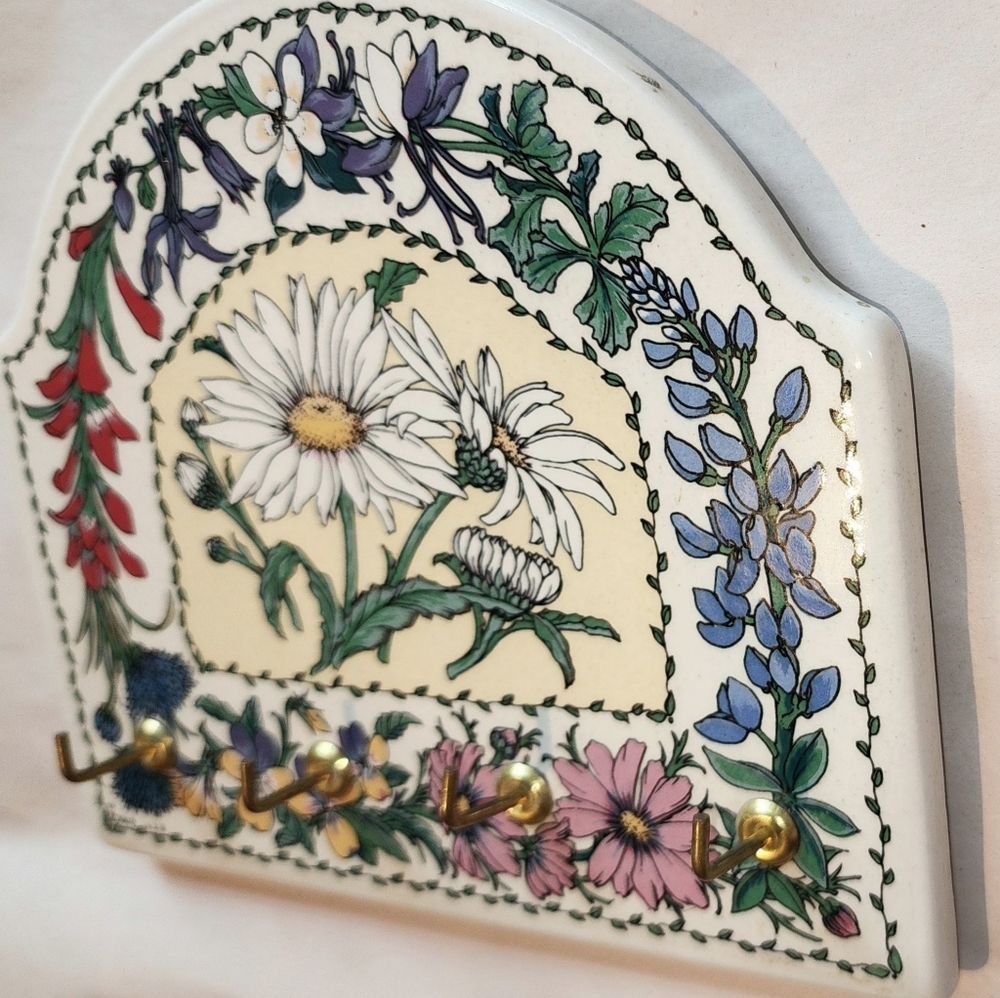 Santa Barbara Ceramic Key Rack with Flowers